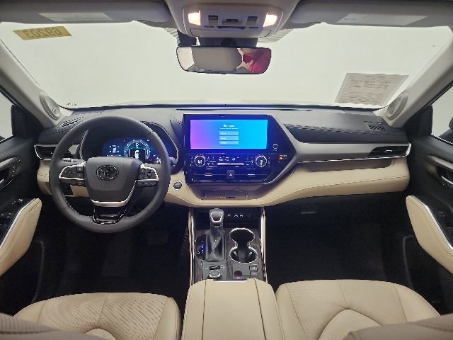 Certified 2025 Toyota Highlander Limited AWD/4WD image 44