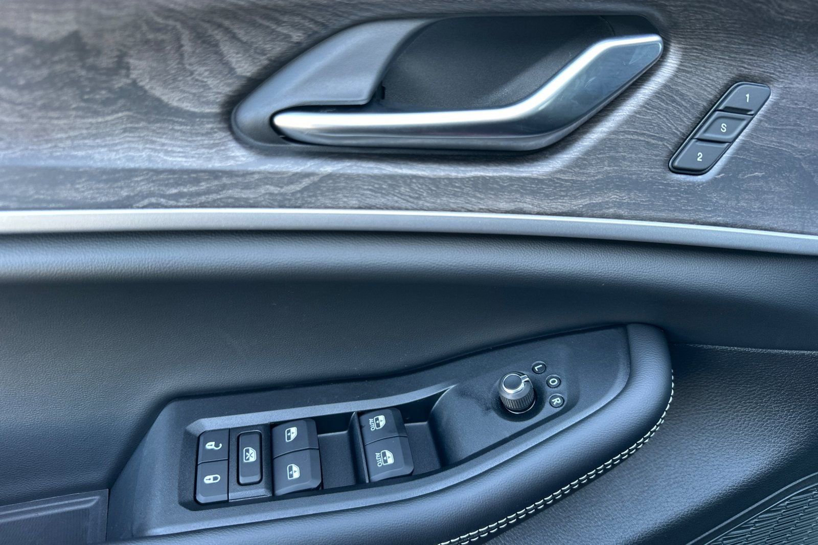 New 2025 Jeep Grand Cherokee L Limited w/ Trailer Tow Package image 13