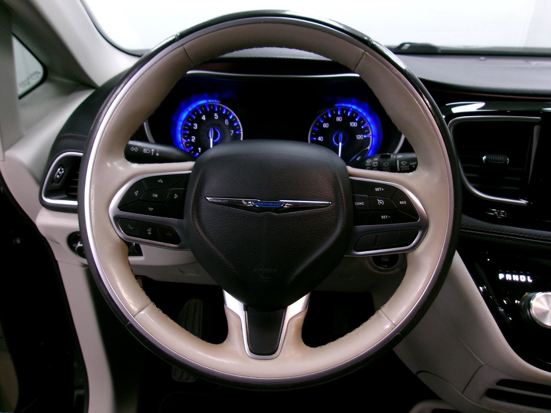 Used 2020 Chrysler Pacifica Limited image 7