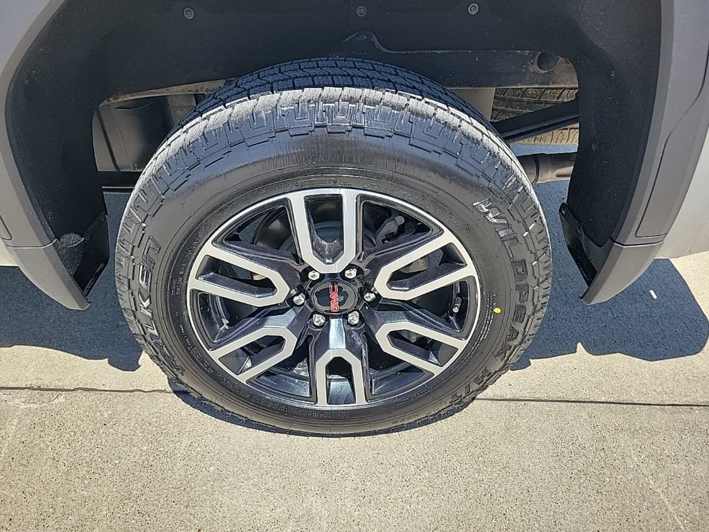 Used 2025 GMC Sierra 1500 AT4 w/ Technology Package AWD/4WD image 38