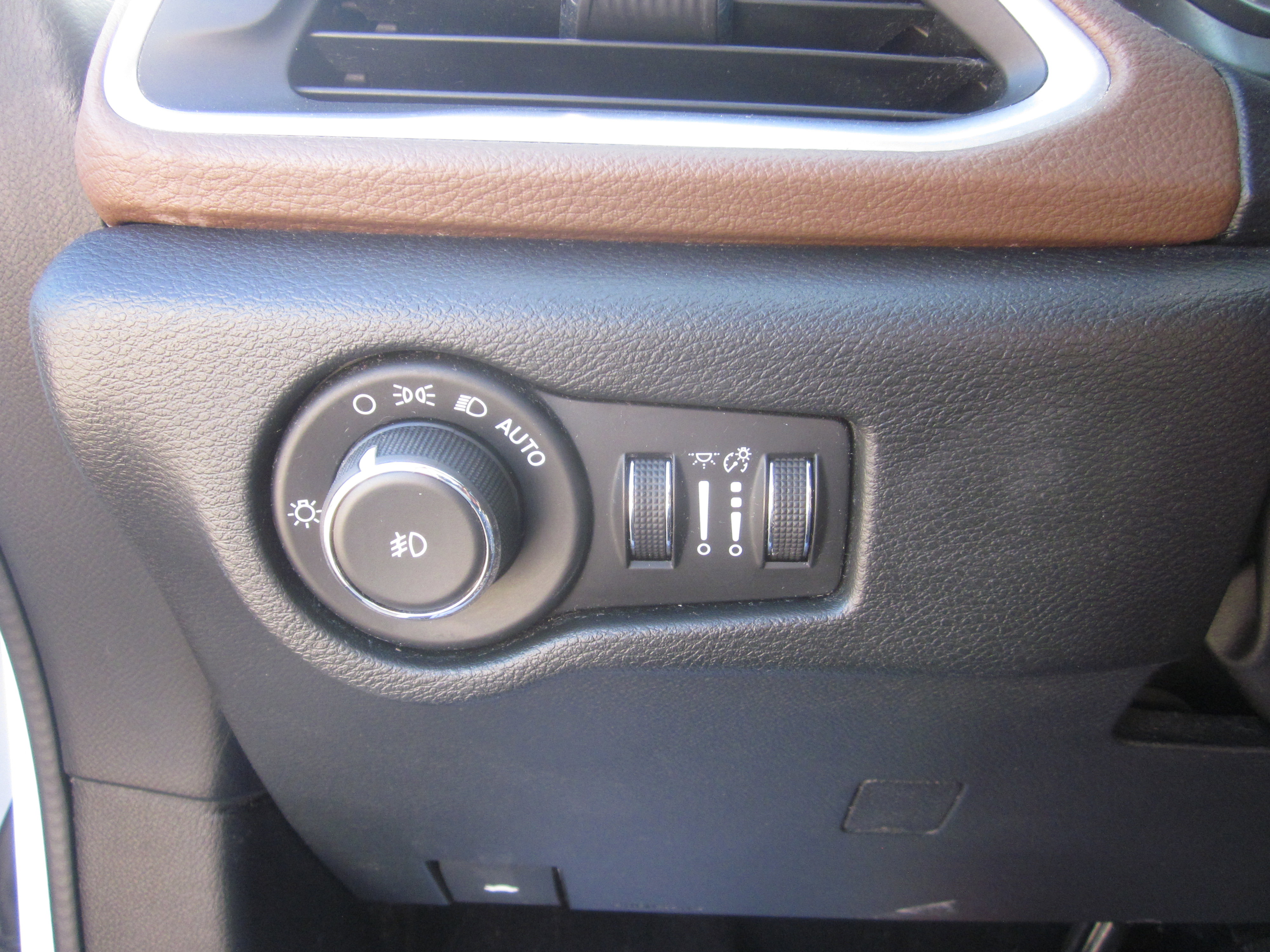 Used 2018 Chrysler Pacifica Limited image 19