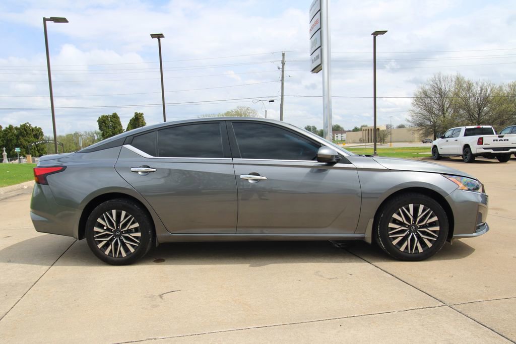 Used 2024 Nissan Altima 2.5 SV w/ SV Premium Package AWD/4WD image 4