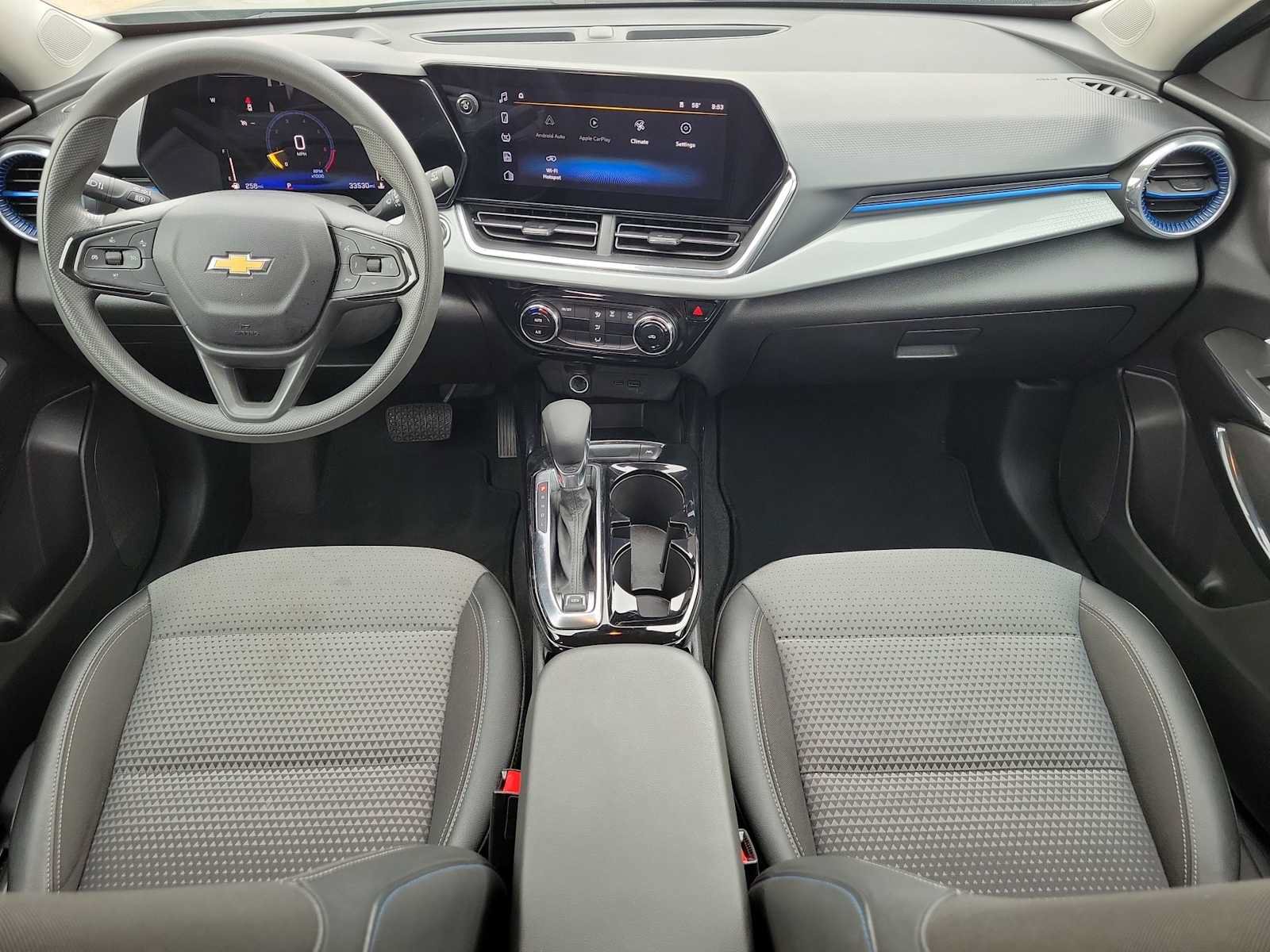 Used 2025 Chevrolet Trax LT FWD image 14
