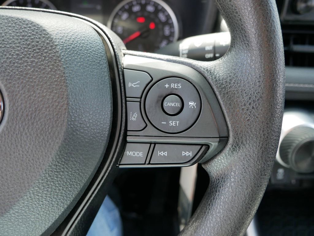 Certified 2022 Toyota RAV4 LE AWD/4WD image 19
