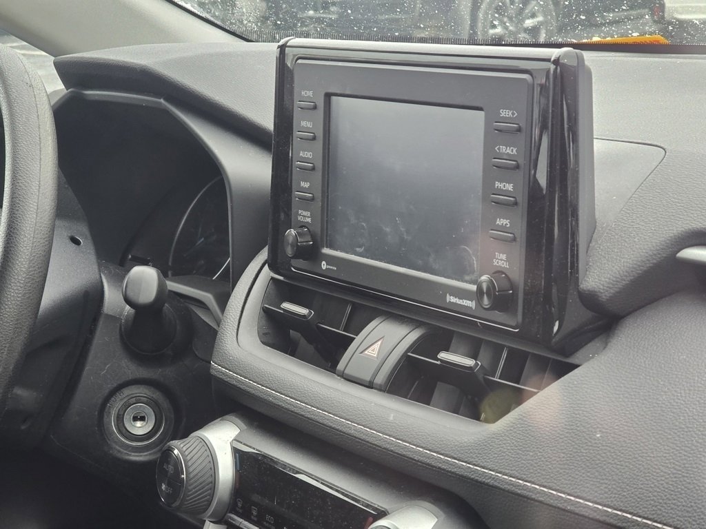 Used 2021 Toyota RAV4 LE image 17