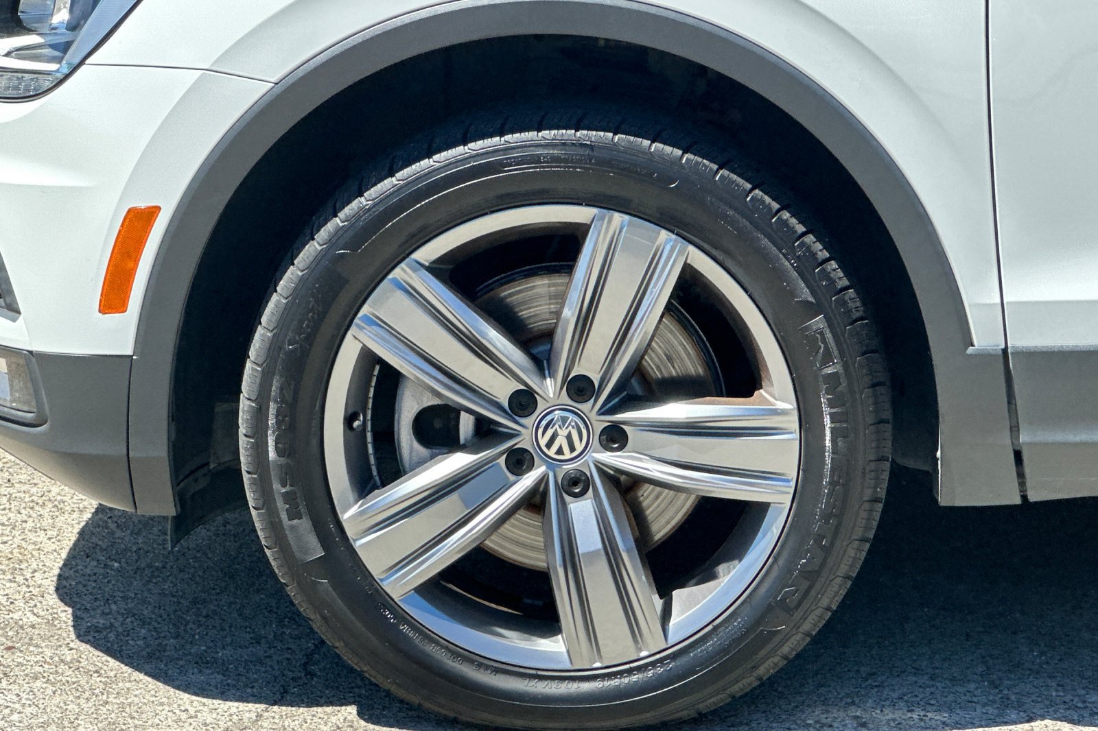 Used 2020 Volkswagen Tiguan SEL AWD/4WD image 11