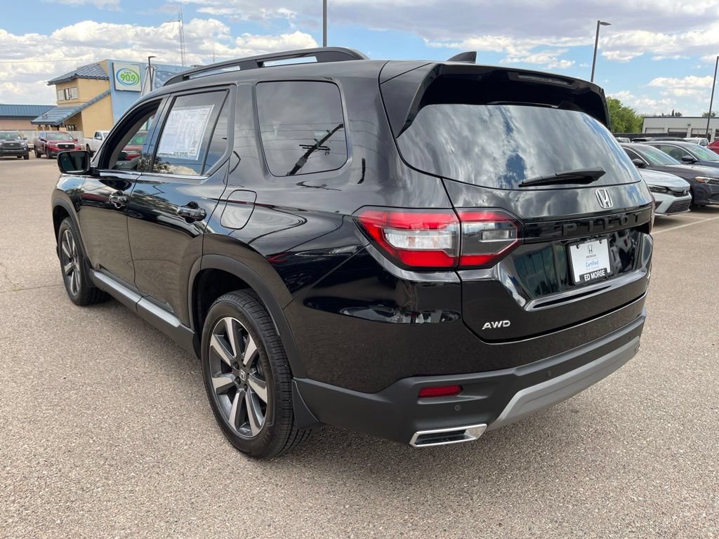 Certified 2024 Honda Pilot Touring image 3