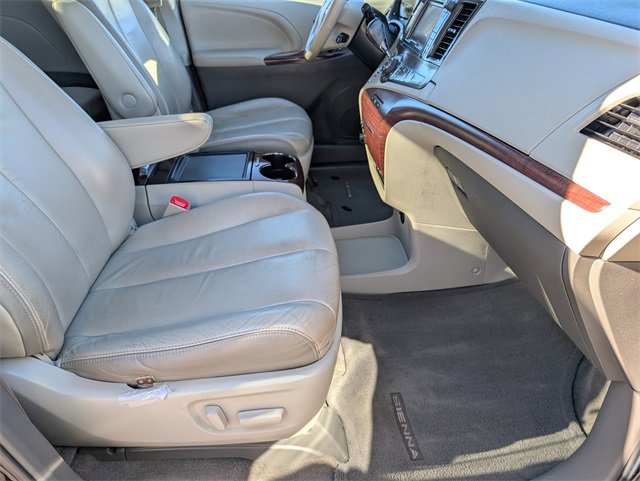 Used 2014 Toyota Sienna Limited image 29