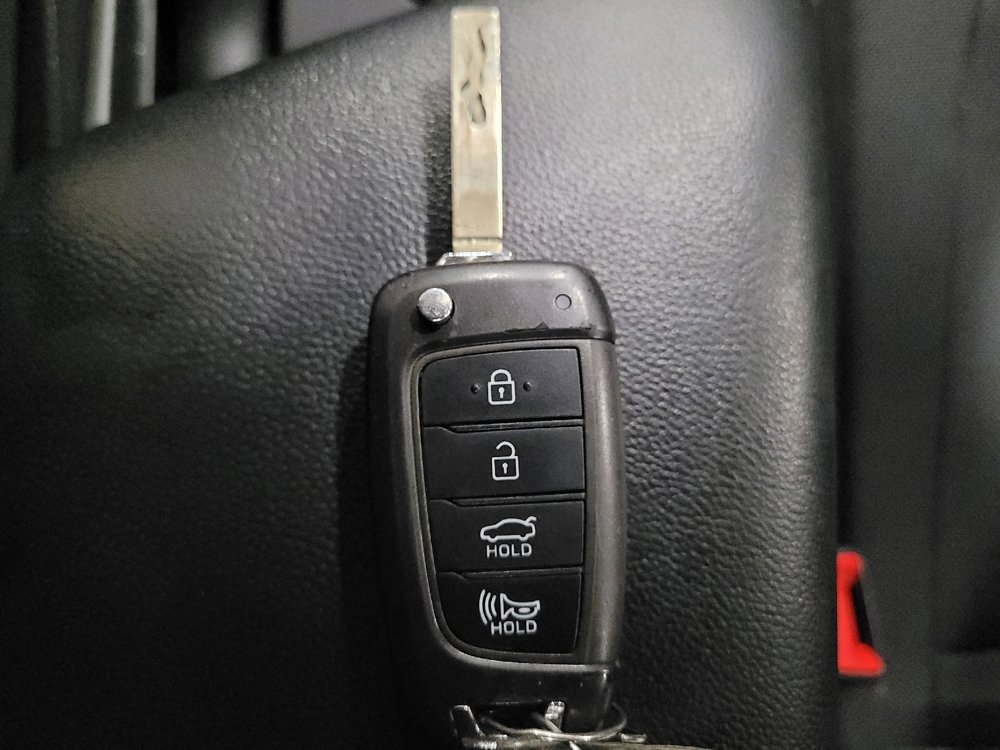 Used 2023 Hyundai Elantra SE FWD image 32