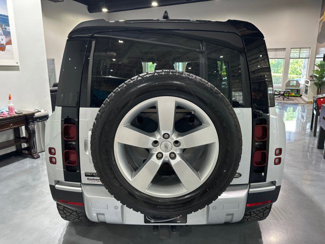 Used 2020 Land Rover Defender 110 First Edition AWD/4WD image 29