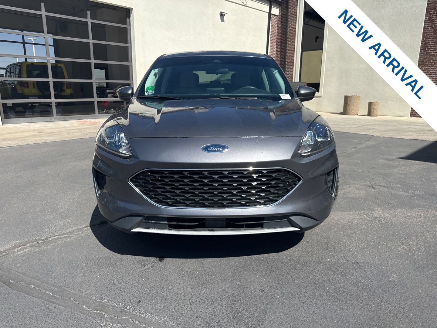 Used 2021 Ford Escape SE FWD image 2