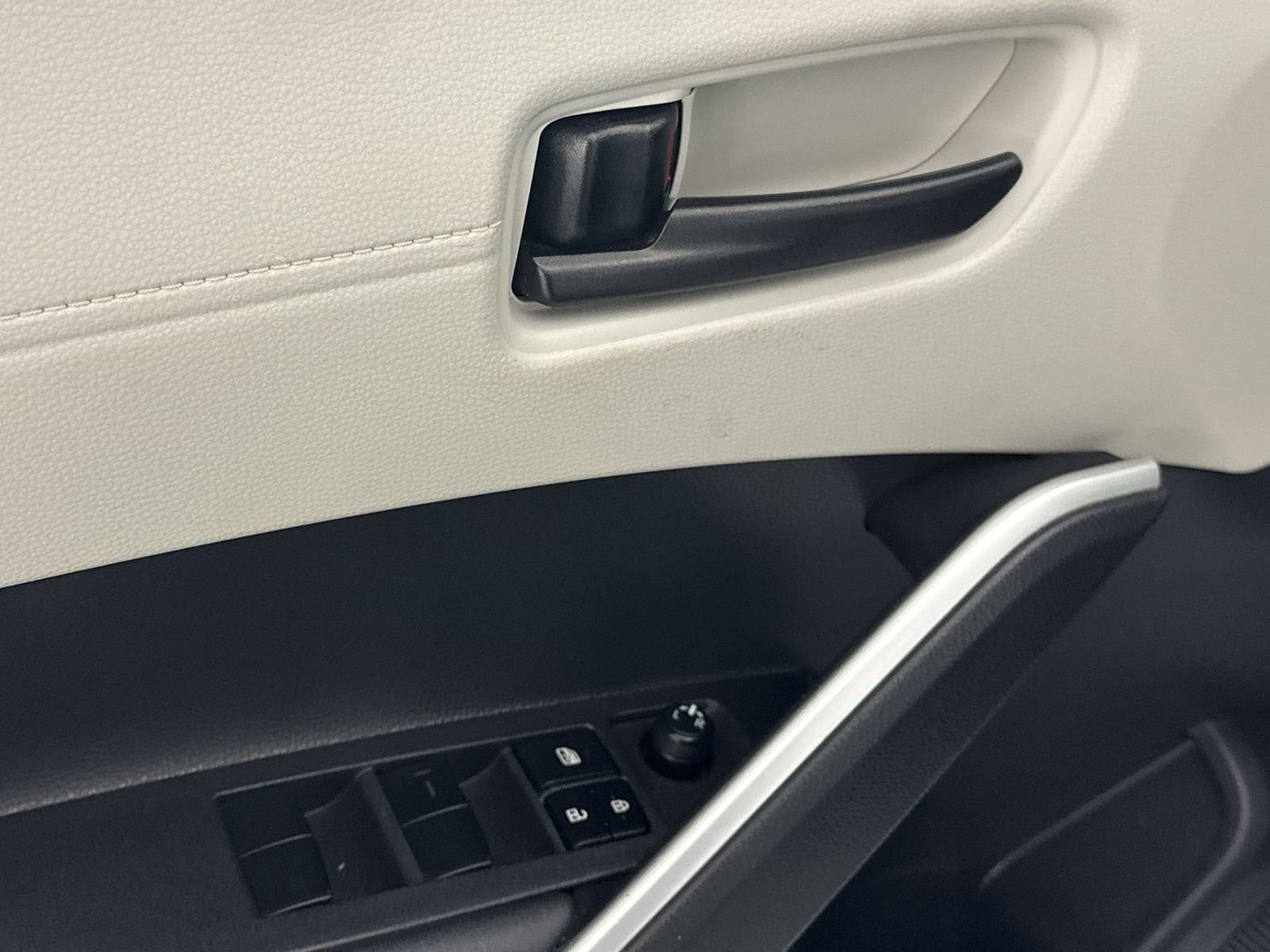 Used 2022 Toyota Corolla Cross L FWD image 13