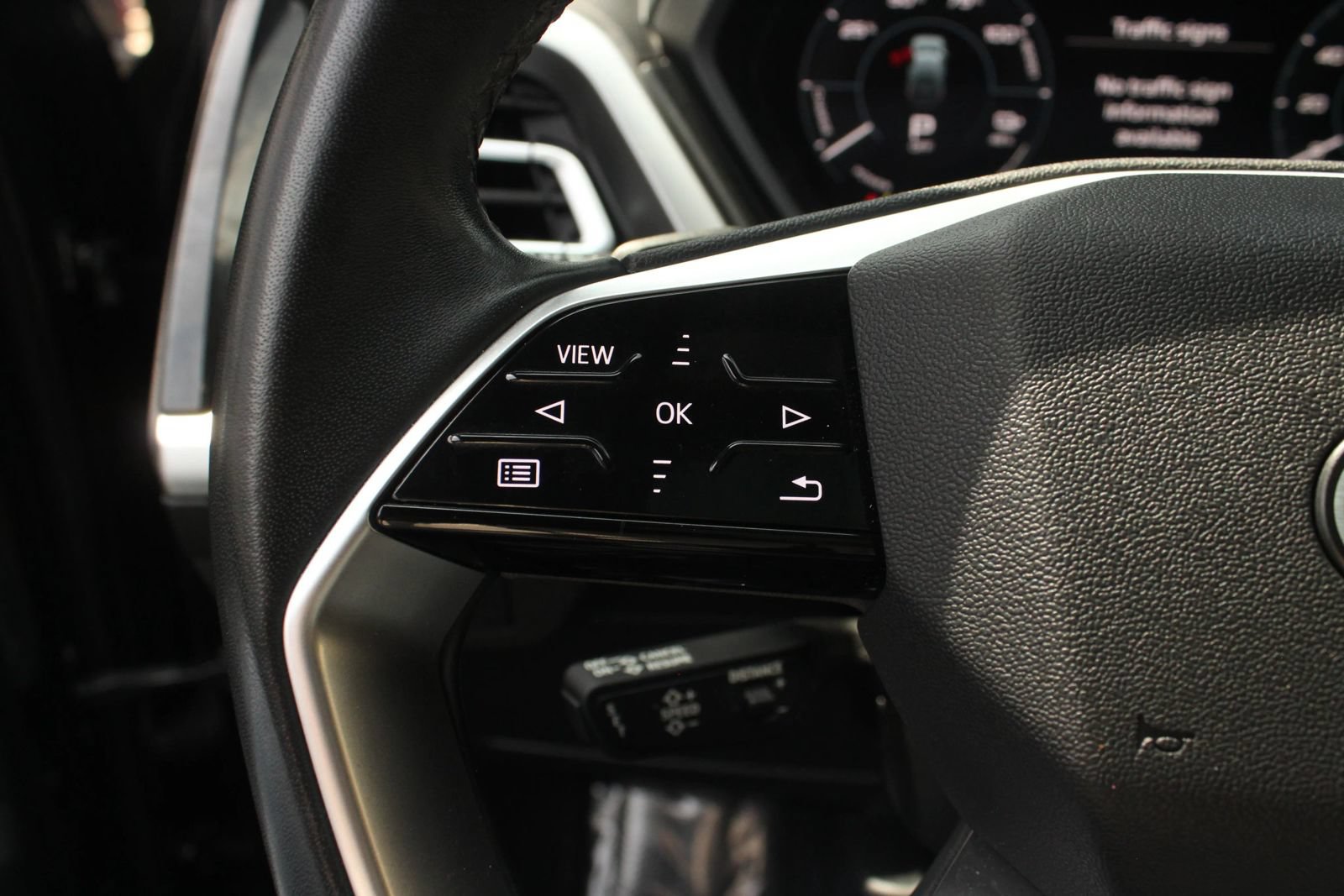 Used 2023 Audi Q4 e-tron Premium Plus w/ Premium Plus AWD/4WD image 28