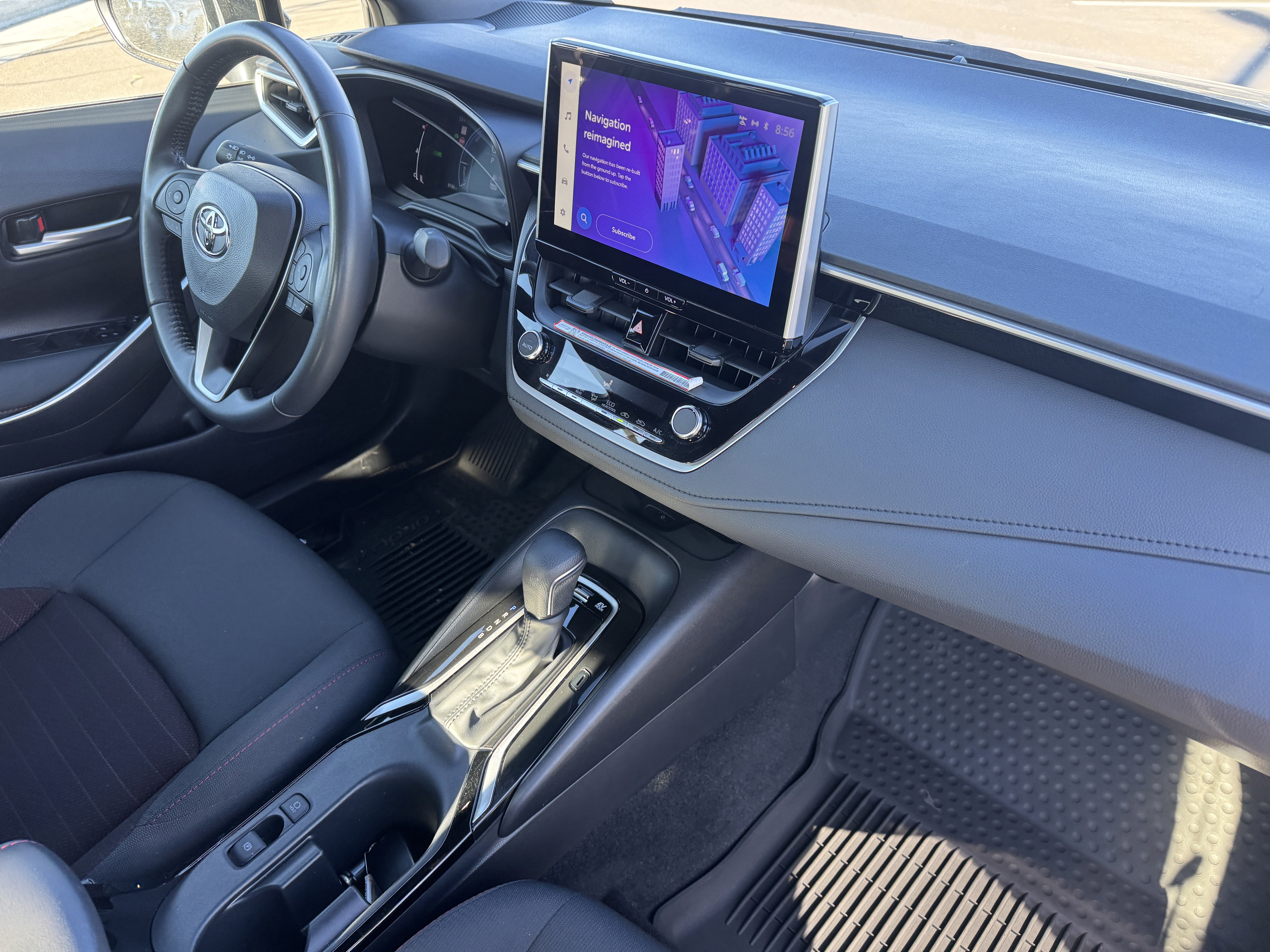 Used 2025 Toyota Corolla SE w/ SE Premium Package image 19