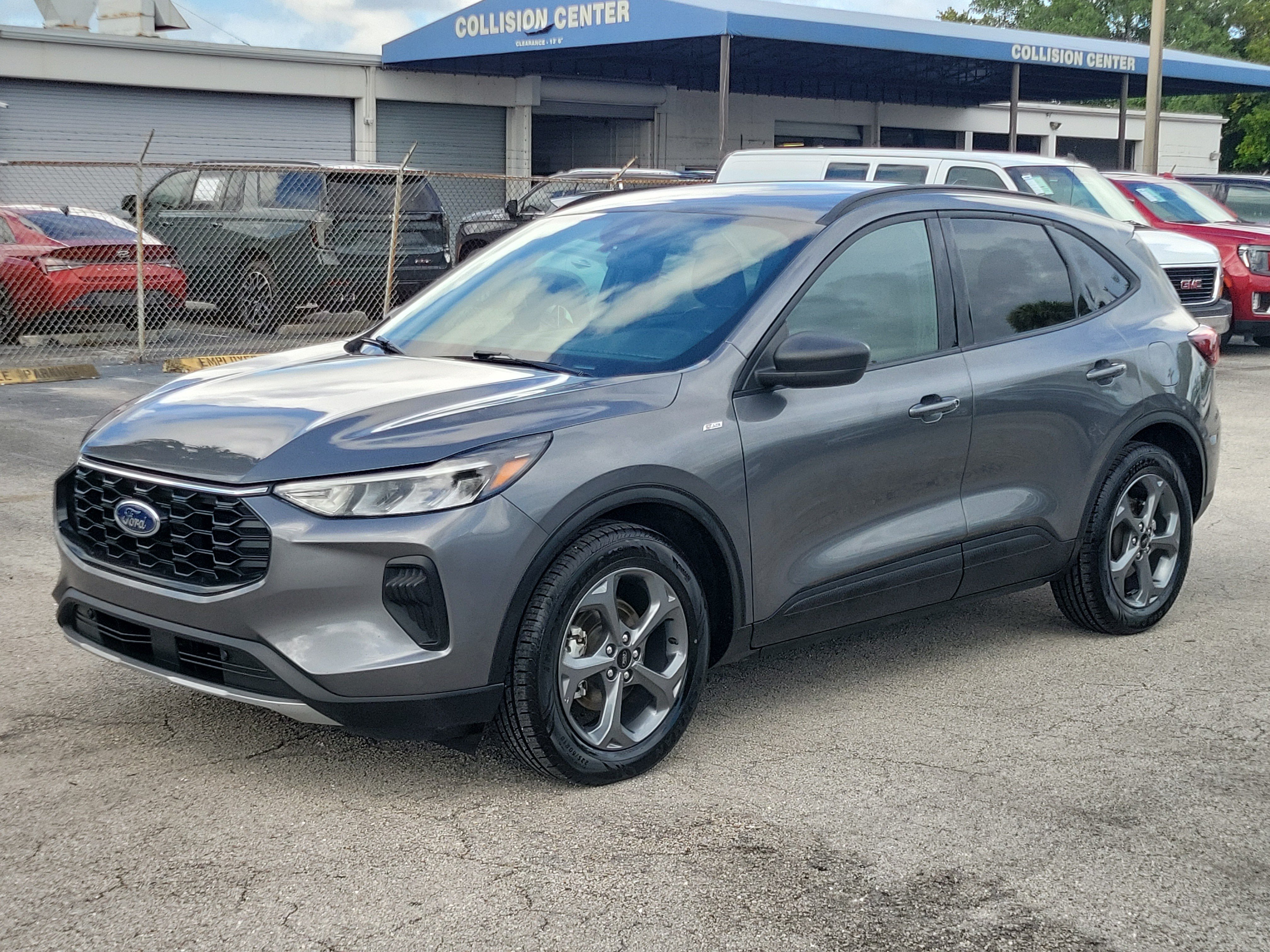 Used 2025 Ford Escape ST-Line FWD image 4