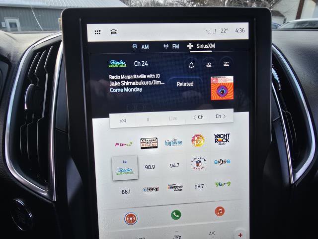 Used 2024 Ford Edge Titanium image 17