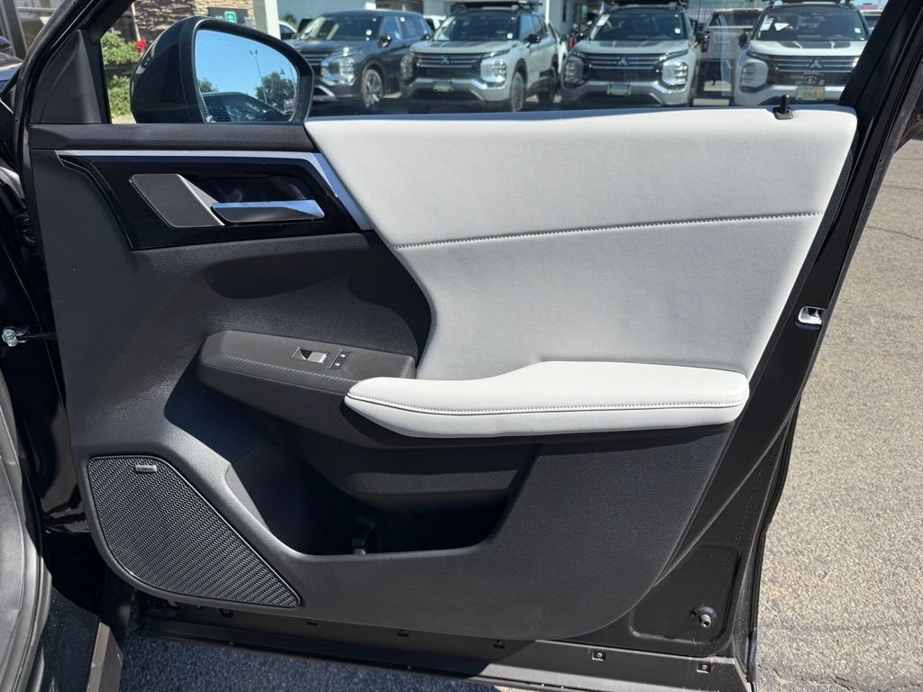 New 2026 Mitsubishi Outlander FWD image 18
