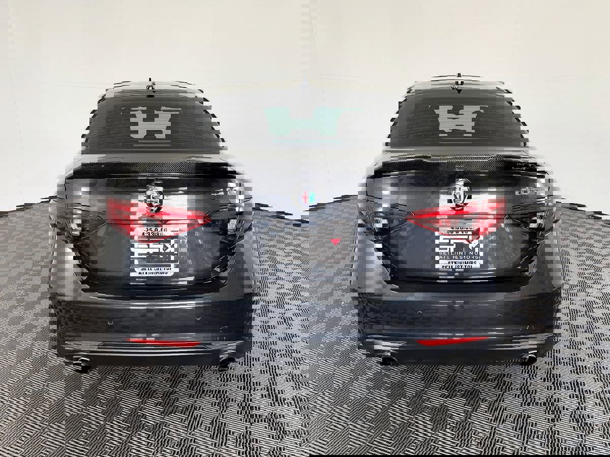 Used 2017 Alfa Romeo Giulia image 10