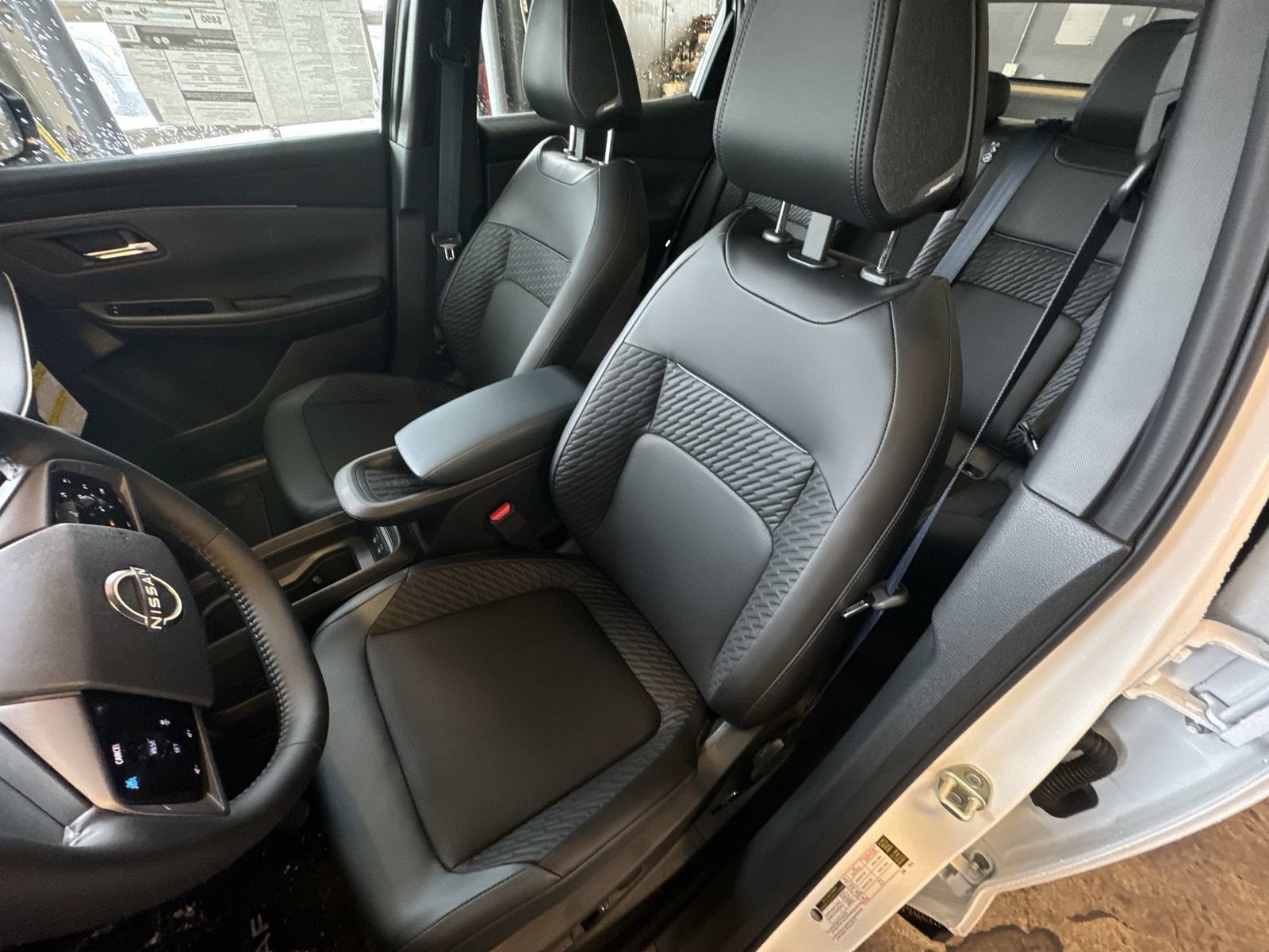 New 2026 Nissan Leaf Platinum+ w/ Cargo Package (Platinum+) FWD image 20