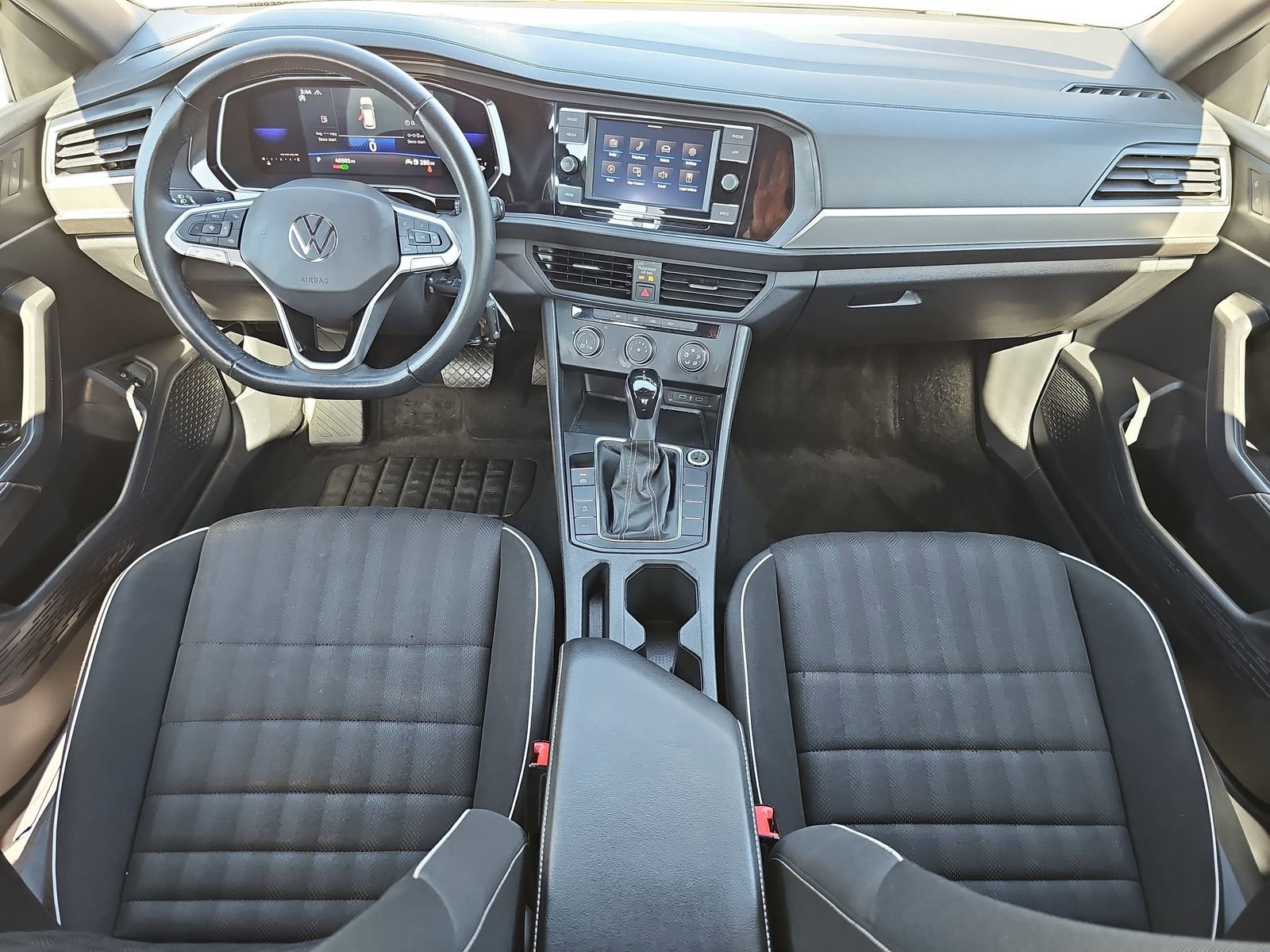 Used 2022 Volkswagen Jetta Sport image 9