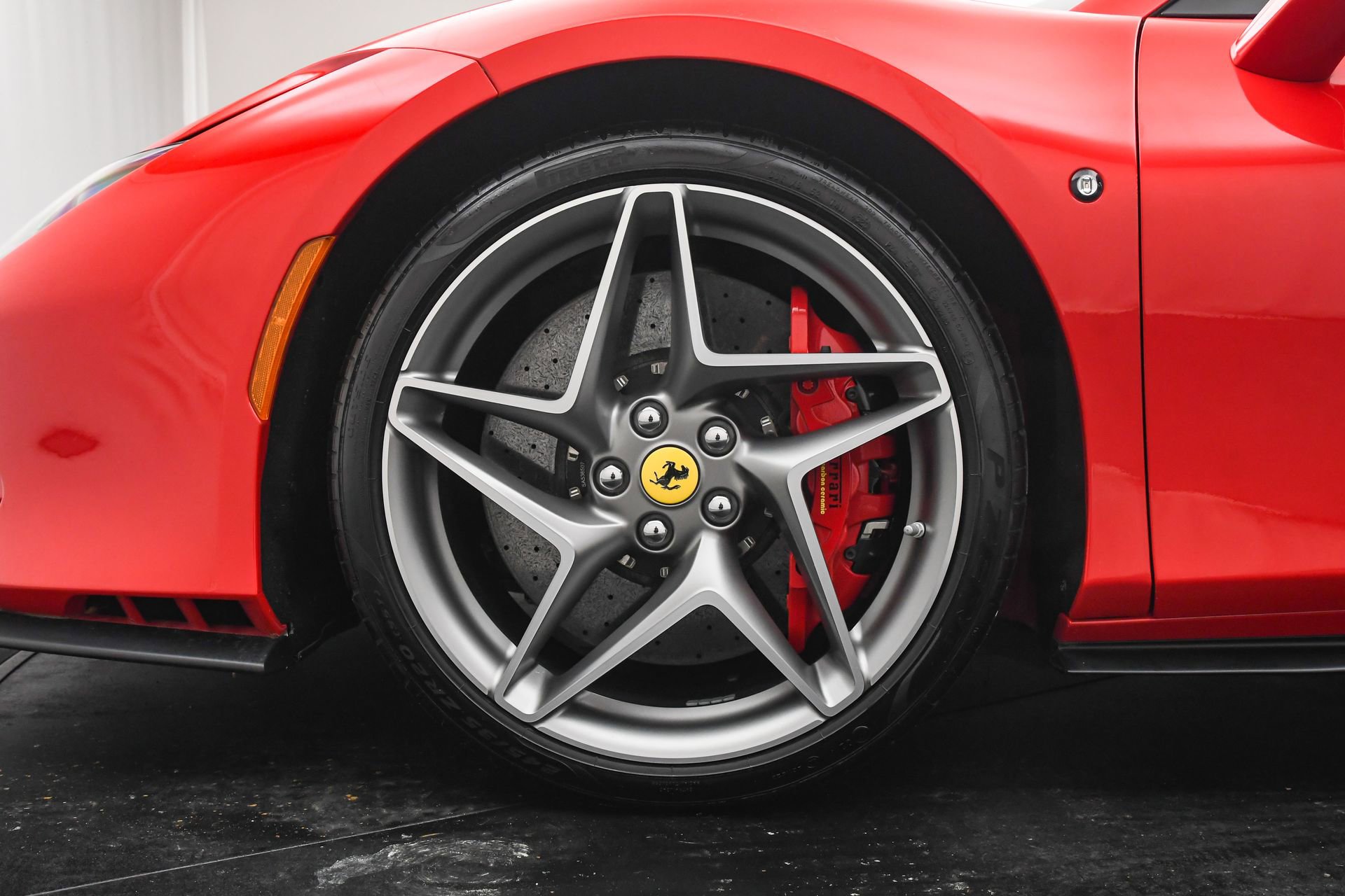 Used 2021 Ferrari F8 Tributo image 31