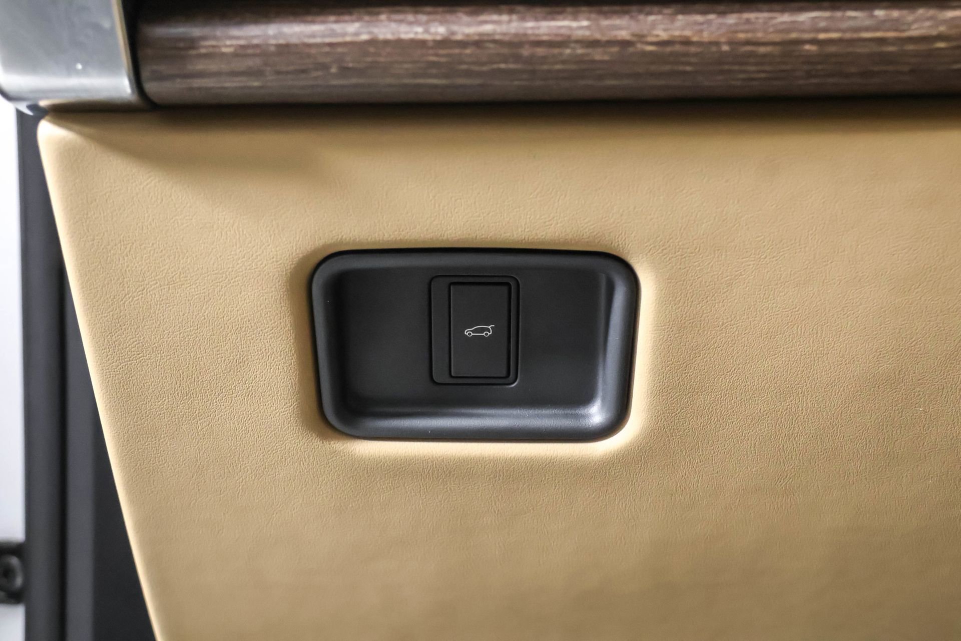 Used 2024 Land Rover Range Rover Long Wheelbase SE image 26