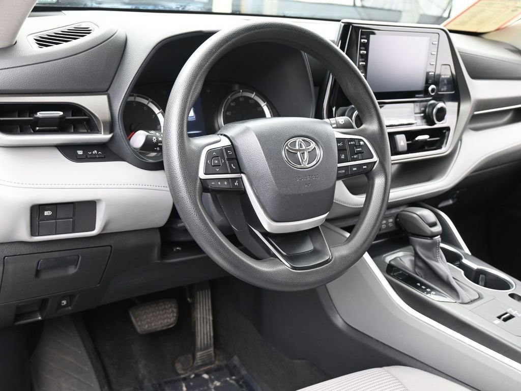 Used 2022 Toyota Highlander L image 13