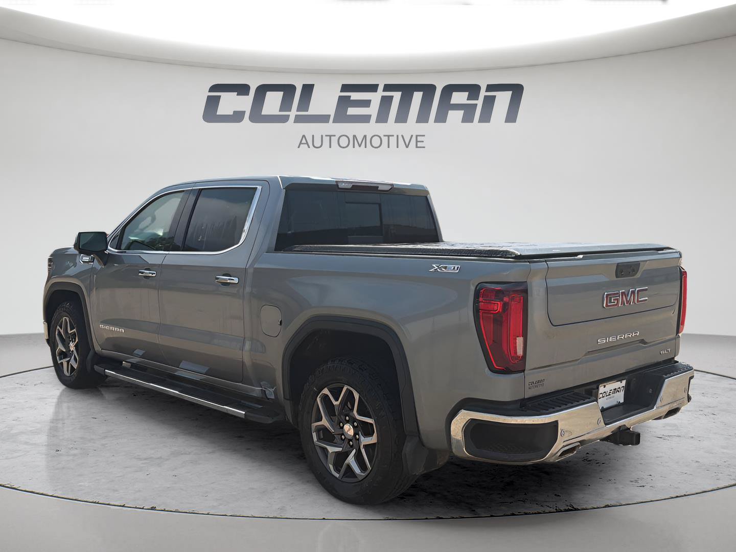 Used 2023 GMC Sierra 1500 SLT w/ SLT Premium Plus Package AWD/4WD image 6