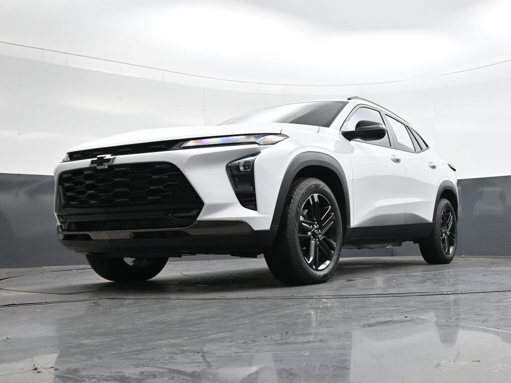 Used 2025 Chevrolet Trax ACTIV w/ Sunroof Package image 38