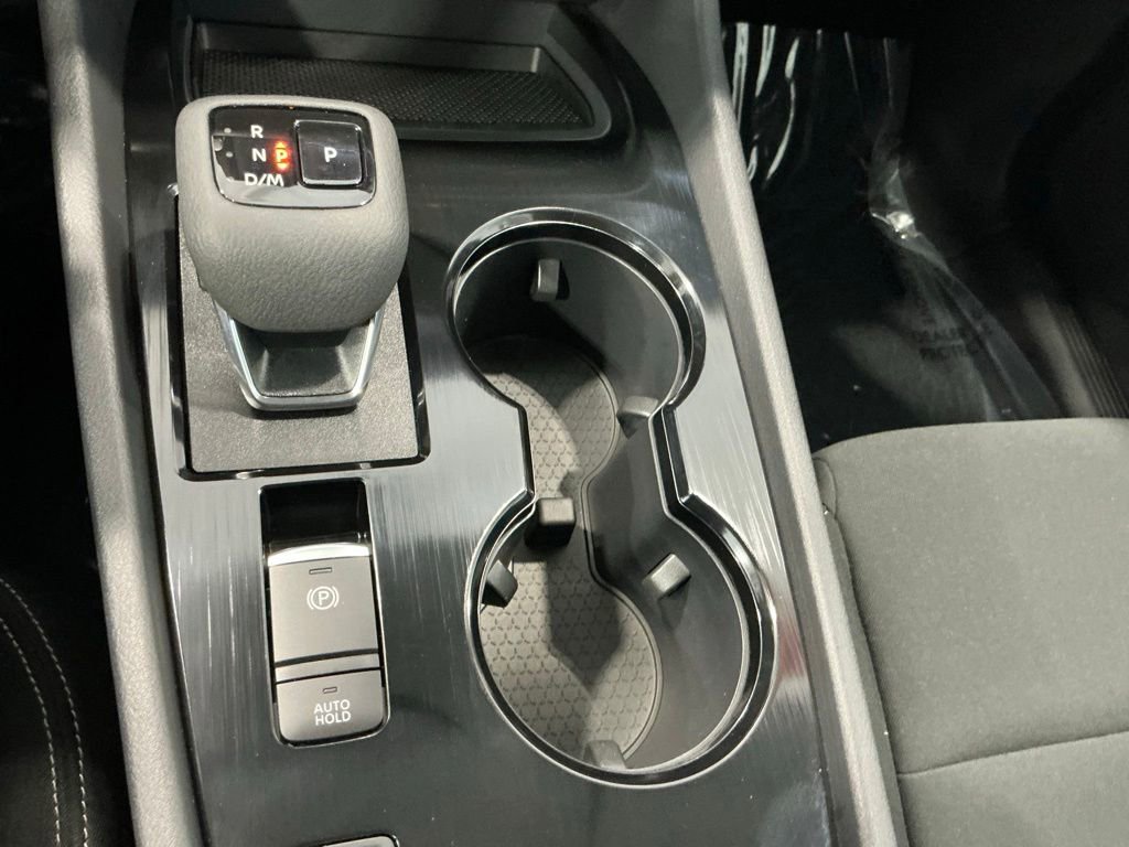 Used 2025 Nissan Rogue S FWD image 11