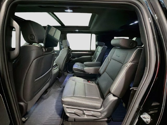 Used 2025 Cadillac Escalade ESV Premium Luxury w/ Touring Package AWD/4WD image 20