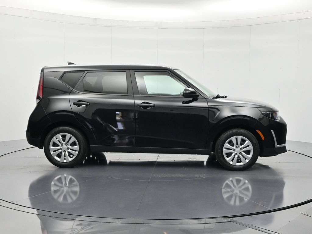 Used 2024 Kia Soul LX FWD image 4