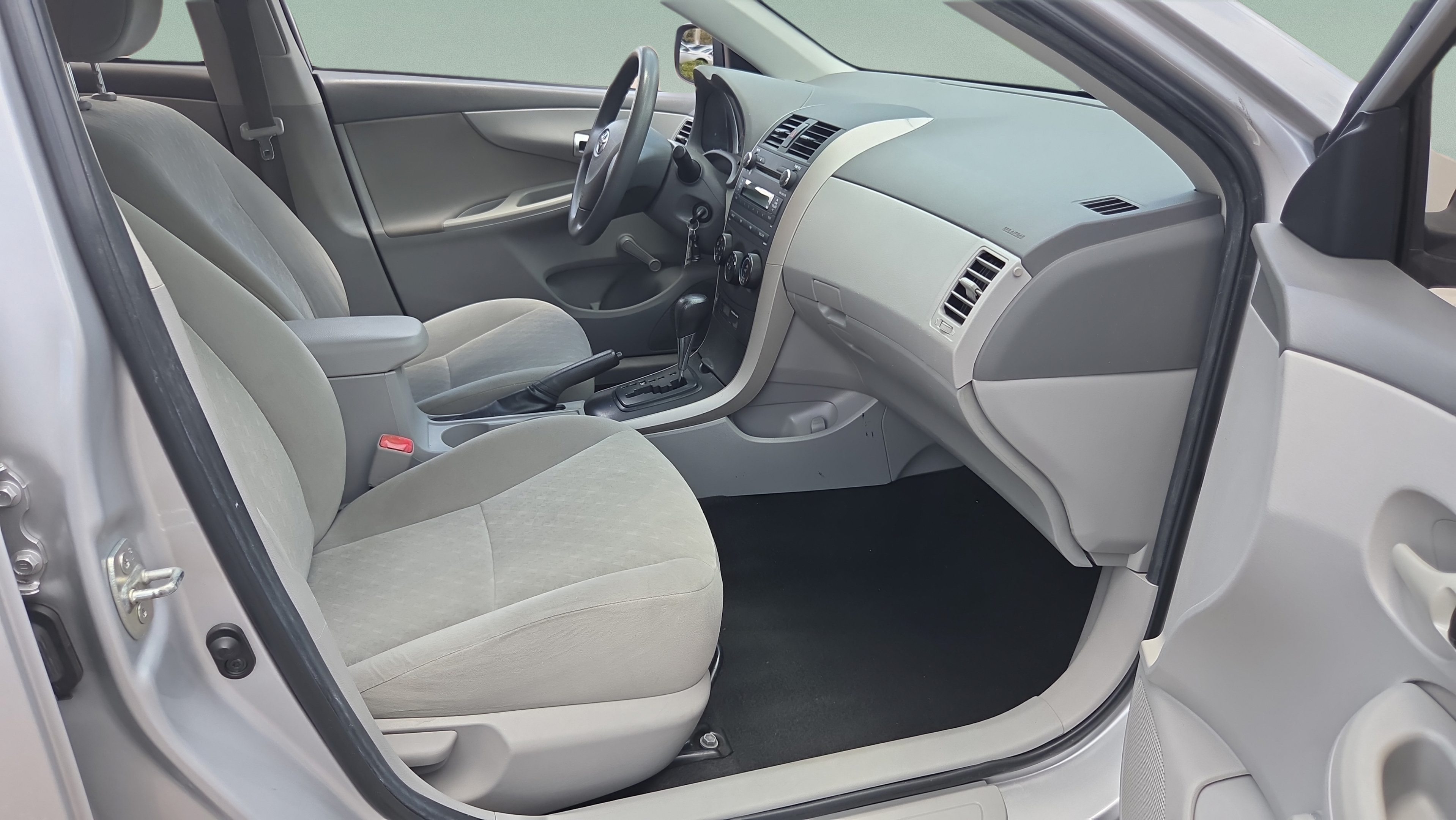 Used 2010 Toyota Corolla LE FWD image 17