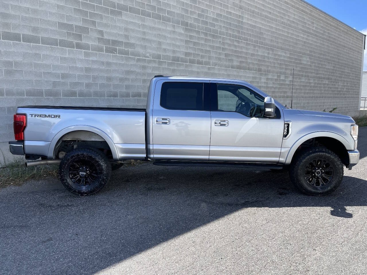 Used 2022 Ford F350 Lariat w/ Tremor Off-Road Package AWD/4WD image 3