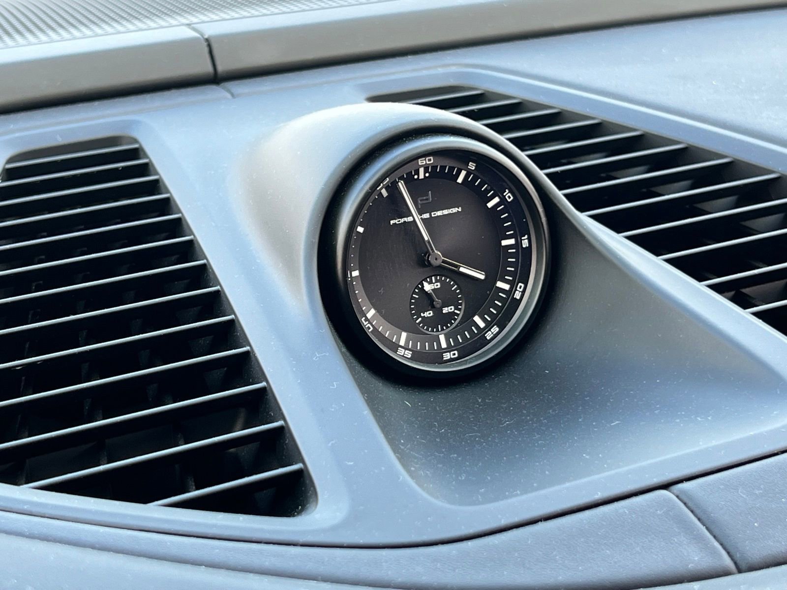 Certified 2025 Porsche Macan Turbo Electric image 24