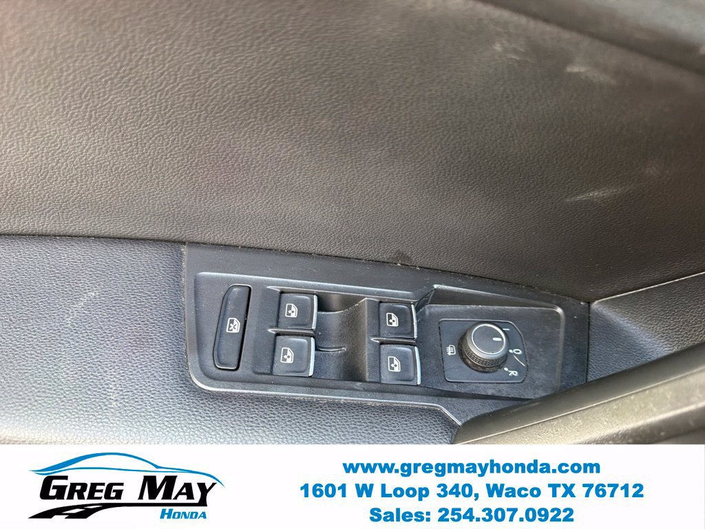 Used 2021 Volkswagen Tiguan SE w/ Panoramic Sunroof Package FWD image 11