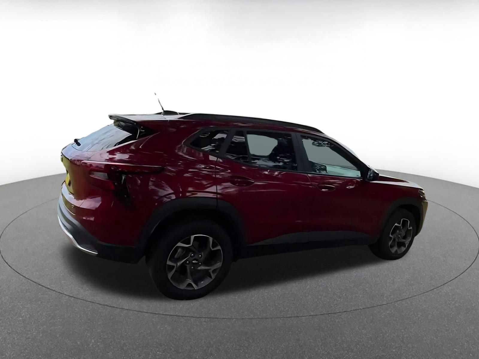 Used 2025 Chevrolet Trax LT FWD image 14