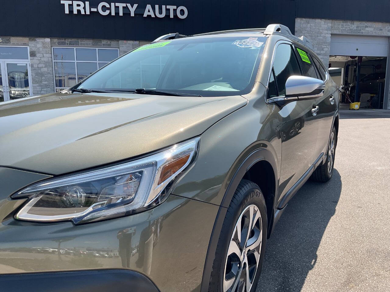 Used 2020 Subaru Outback Touring w/ Popular Package #2 AWD/4WD image 2