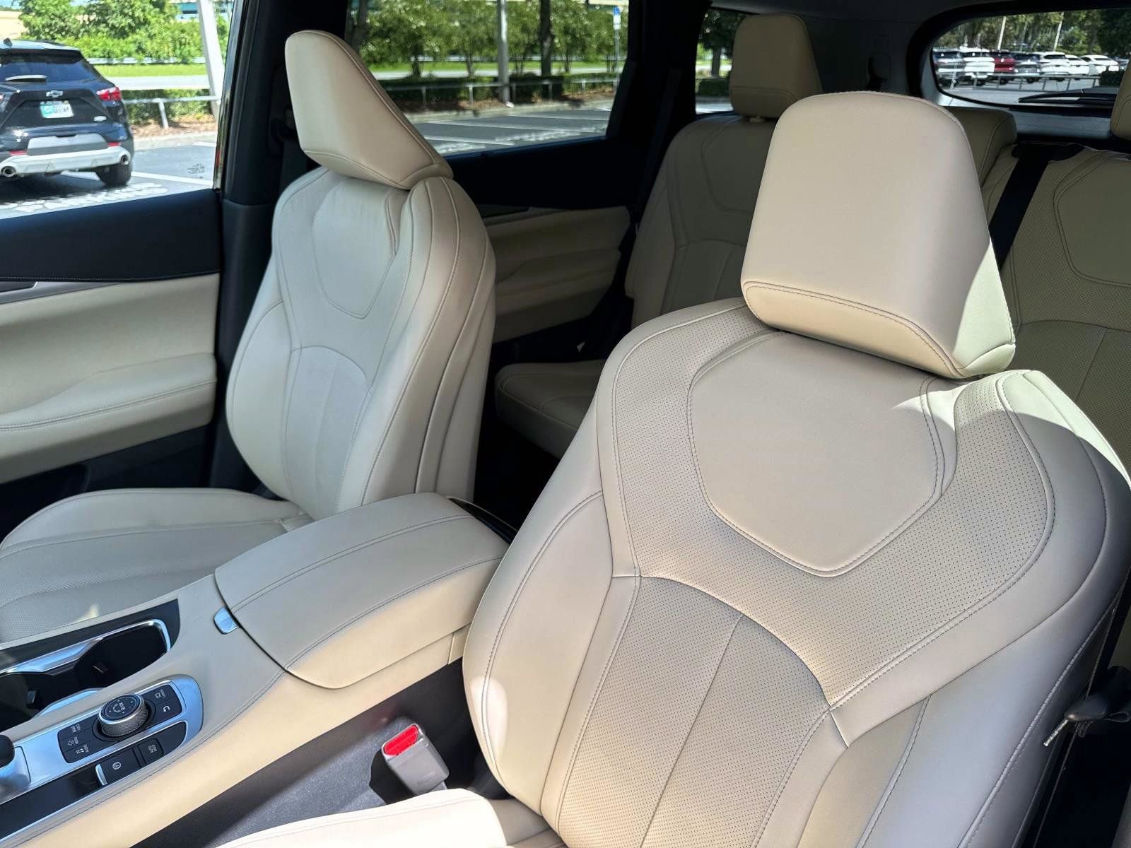 Certified 2025 INFINITI QX60 Luxe image 10