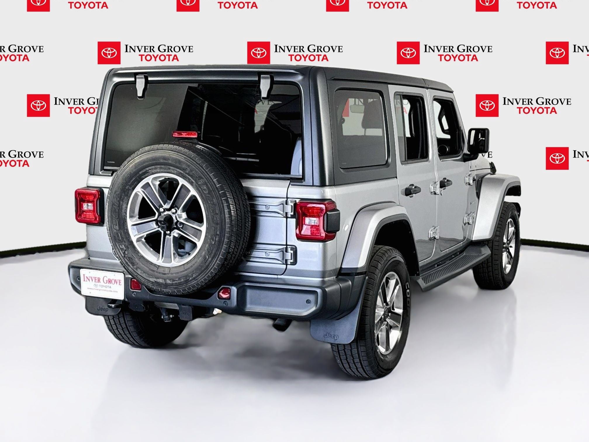 Used 2018 Jeep Wrangler Unlimited Sahara w/ Uconnect 4C Nav & Sound Group AWD/4WD image 5