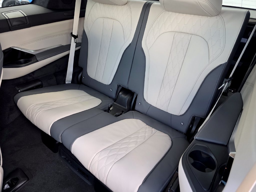 New 2027 BMW X7 M60i AWD/4WD image 13