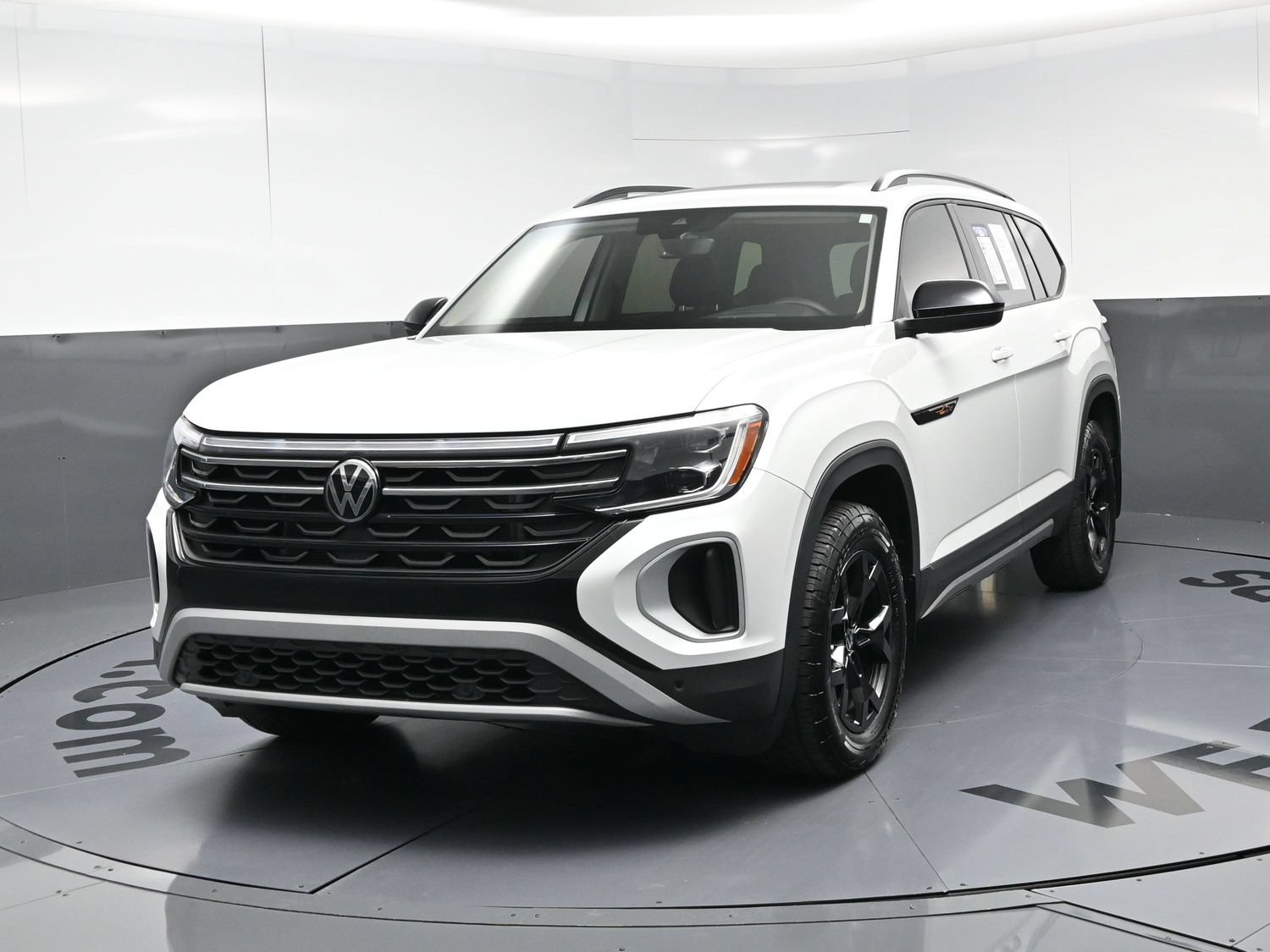 Used 2024 Volkswagen Atlas Peak Edition SEL AWD/4WD image 11