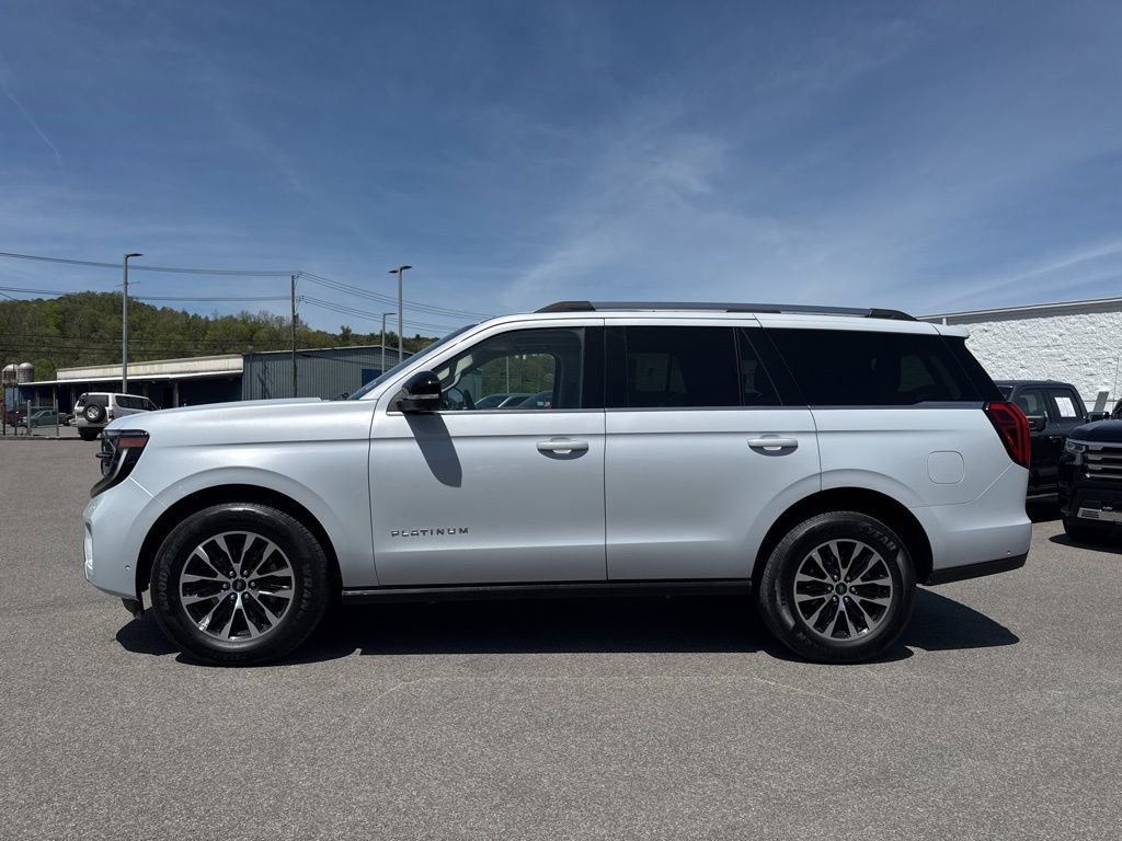 Used 2025 Ford Expedition Platinum AWD/4WD image 3