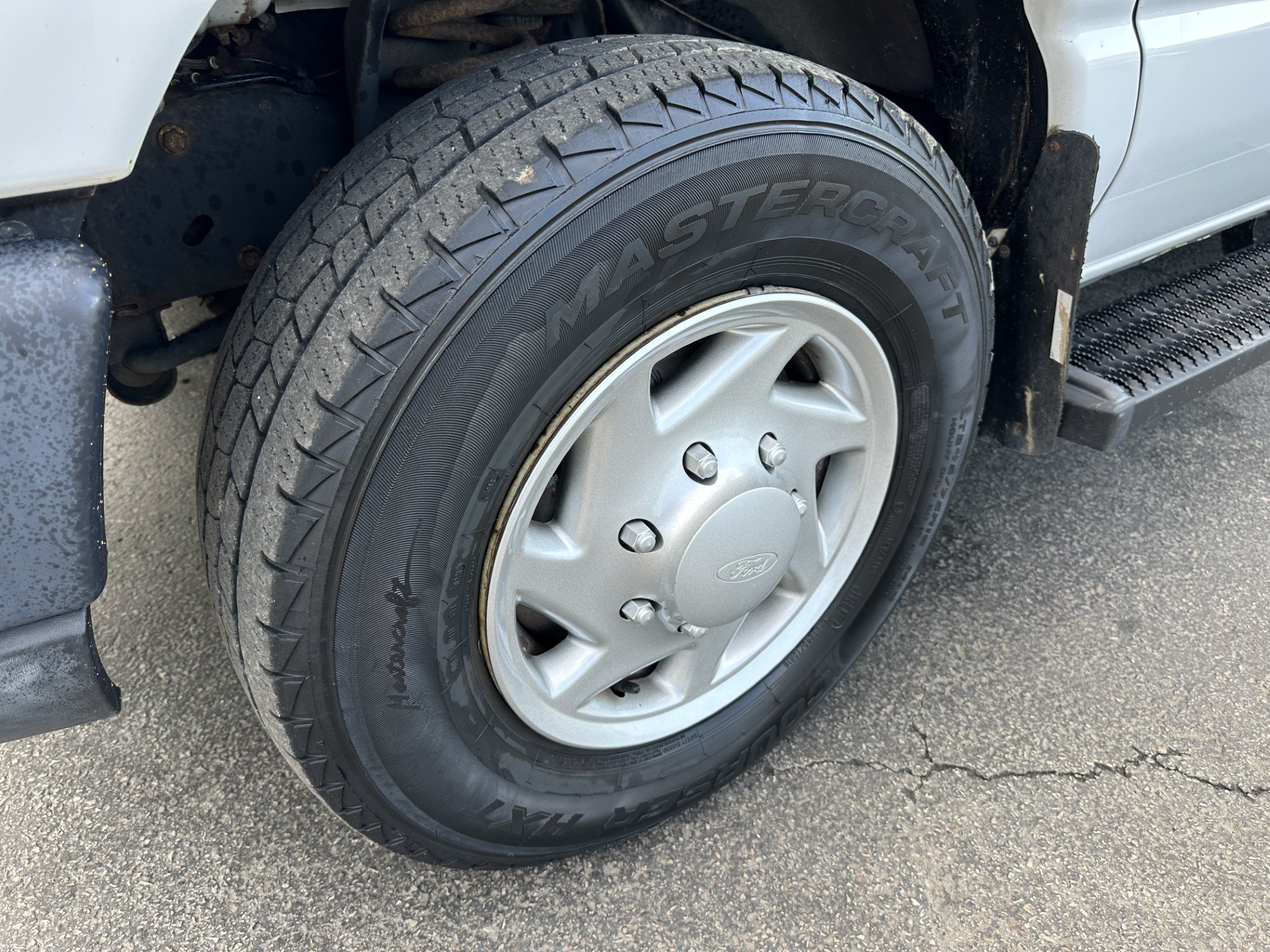 Used 2014 Ford E-250 and Econoline 250 Extended w/ Power Group RWD image 10