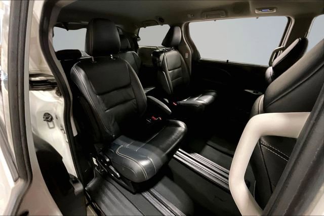 Used 2020 Toyota Sienna SE w/ SE Preferred Package FWD image 27
