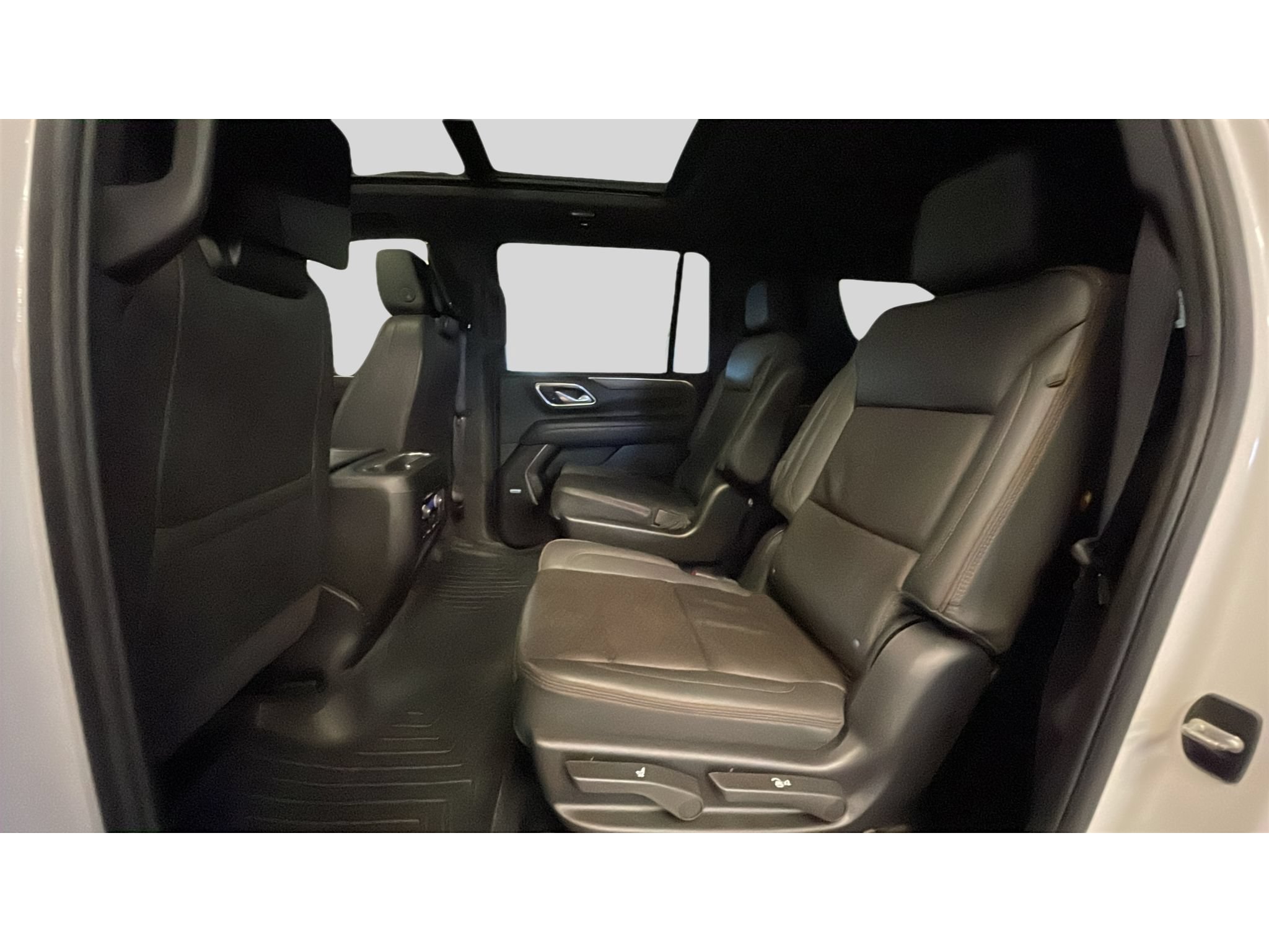 Used 2024 Chevrolet Suburban High Country AWD/4WD image 15