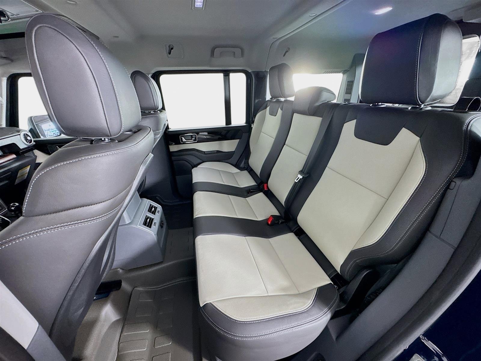 Used 2025 INEOS Grenadier Fieldmaster Edition image 22