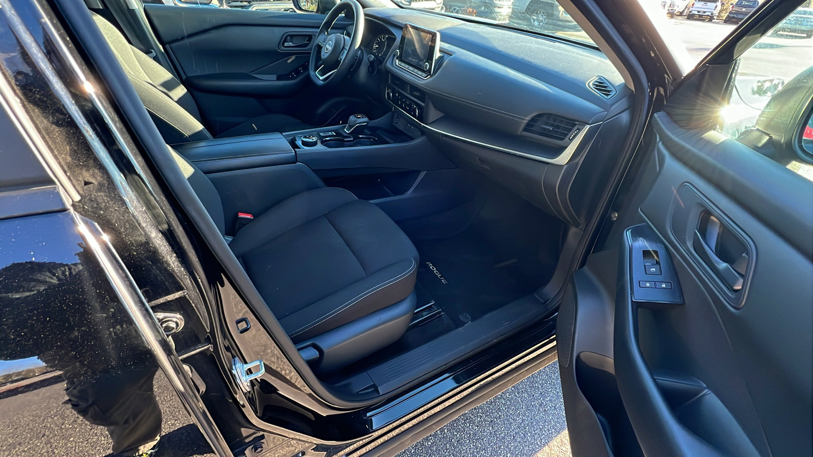 Used 2024 Nissan Rogue S image 19