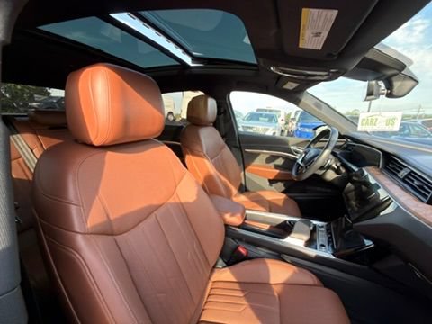 Used 2021 Audi e-tron Prestige w/ Prestige Package AWD/4WD image 24