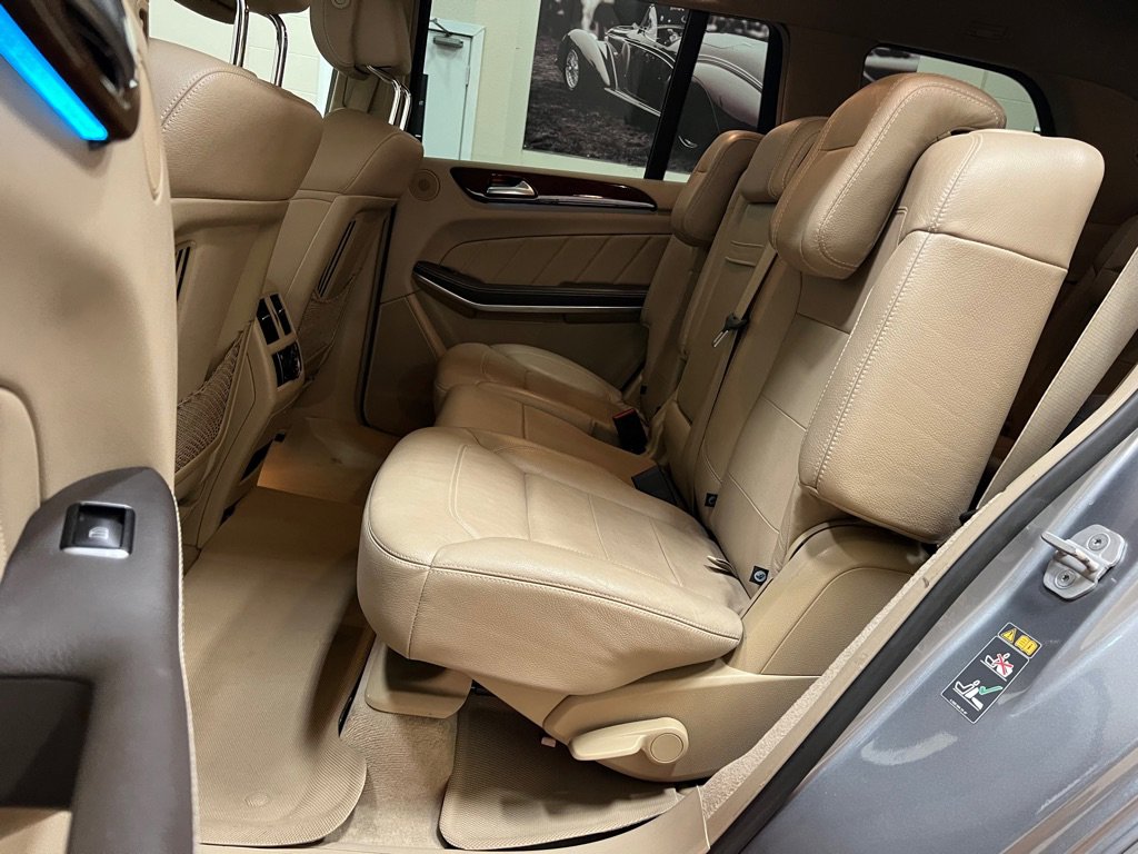 Used 2015 Mercedes-Benz GL 550 4MATIC image 31